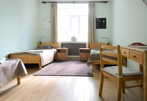 Una cama o camas en una habitación de Zaya Hostel