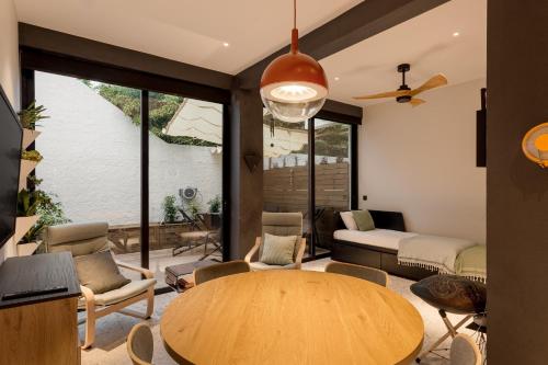 Cascais Modern Retreat with Private Courtyard