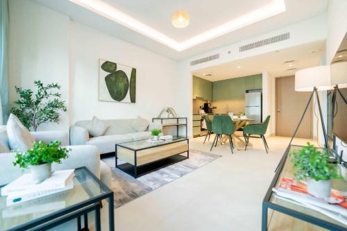 Modern 1BR Apartment in Central Park City Walk
