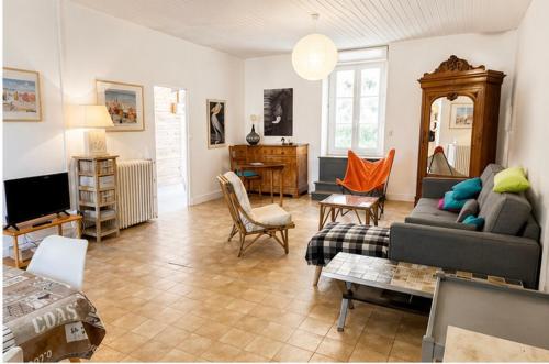Maison centre-ville avec cour privée, plage à pied