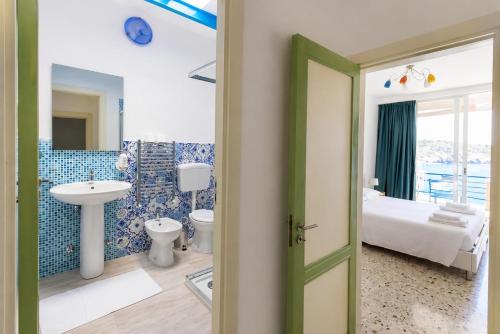 a bathroom with a sink and a toilet and a tub at Maré Rooms Castro in Castro di Lecce