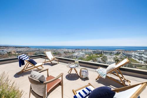 Luxury Penthouse with Jacuzzi, Sea View and Gym