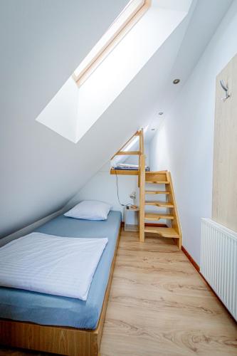 a bedroom with a bunk bed and a ladder at Stara Piekarnia - Jagiellońska in Olsztyn