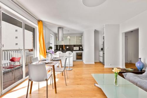Spacious 2-Bedroom Apartment with Balcony in Paris