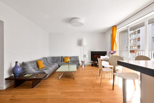 Spacious 2-Bedroom Apartment with Balcony in Paris
