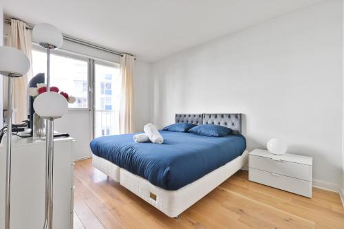 Spacious 2-Bedroom Apartment with Balcony in Paris