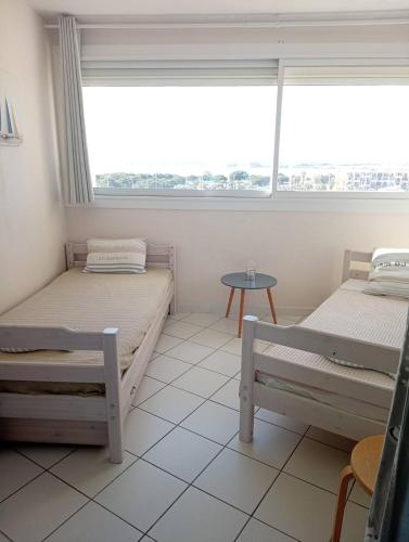 Vue mer exceptionnelle T3, clim, piscine, parking privé 4GRSUD504