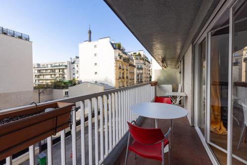 Spacious 2-Bedroom Apartment with Balcony in Paris