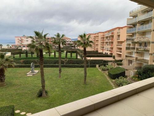 Vue mer exceptionnelle T3, clim, piscine, parking privé 4GRSUD504