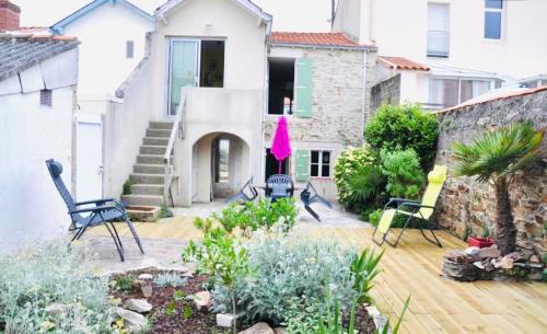 Maison centre-ville avec cour privée, plage à pied