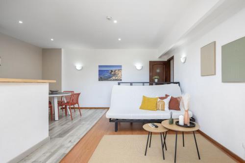 Albufeira Olympics 1BR Apartment with Pool & Balcony, by Hopstays