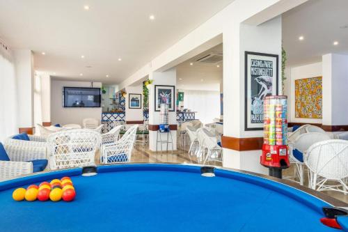 Albufeira Olympics 1BR Apartment with Pool & Balcony, by Hopstays