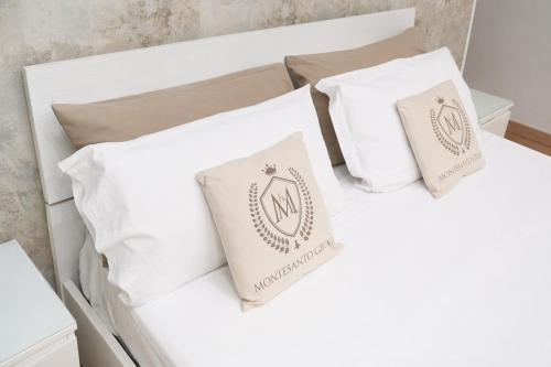 Montesantogroup Holiday House