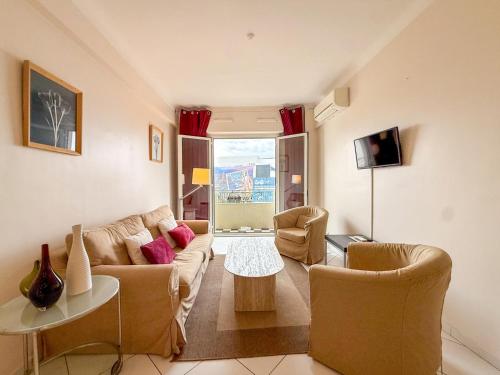 Cannes - Croisette - Direct facing Palais des Festivales - ID709 Square9