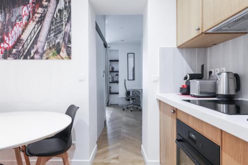 4-Star Air-Conditioned Apartment for 4, 10 min from Champs-Élysées