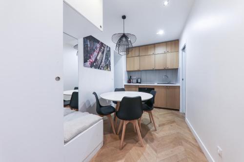 4-Star Air-Conditioned Apartment for 4, 10 min from Champs-Élysées