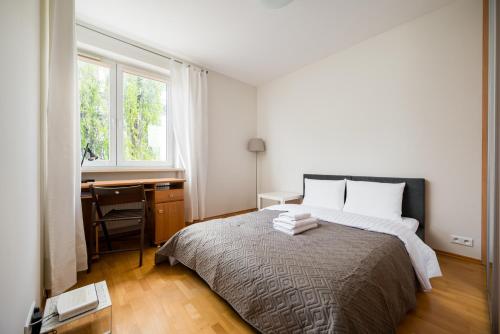 Metro Młynów Cosy Apartment by BookingHost