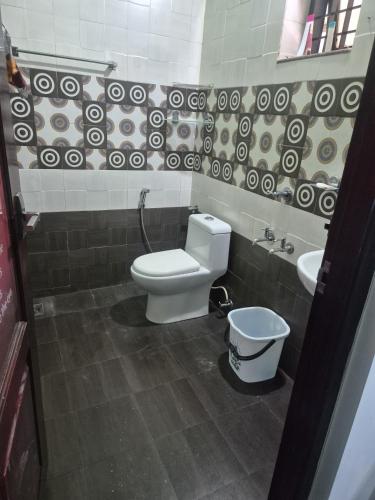a bathroom with a toilet and a sink at meadowell homestay in Kizhake Chālakudi