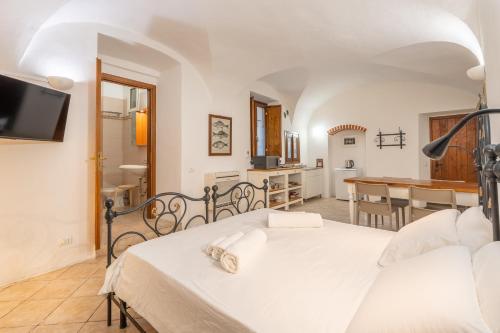a large bedroom with a bed and a kitchen at Historic Borgo Lake Como Campidoglio 3 in Lenno
