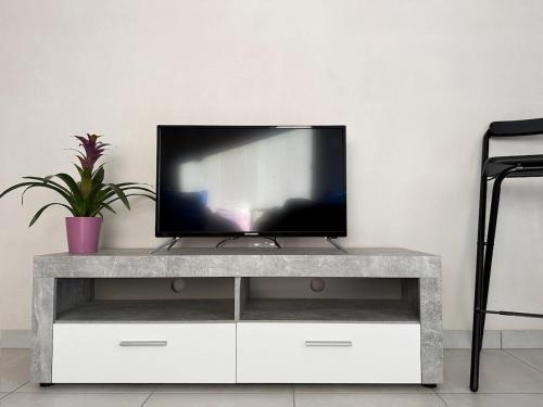 Petite dépendance au calme - jardin partagé et logement privé