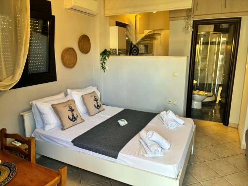 a bedroom with a bed with towels on it at Sweet Studio in Leptokarya
