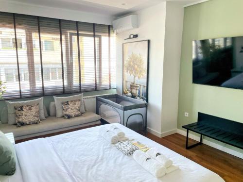 Remezzo 18 Spacious 2BR Apartment in City Center Quiet Stay Full Amenities