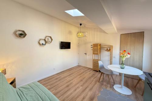 Viel Antibes - studio rénové & plein de charme