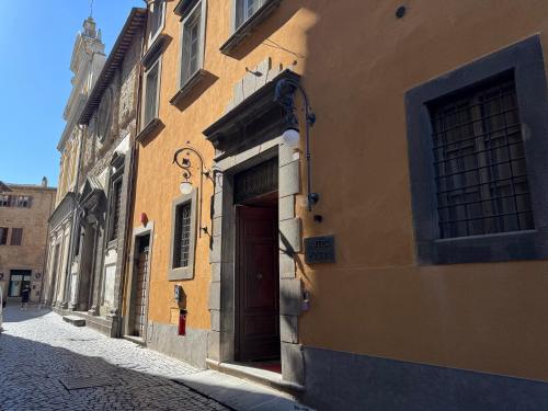 a building with a door on the side of a street at Hotel Posta - palazzo Guidoni in Orvieto