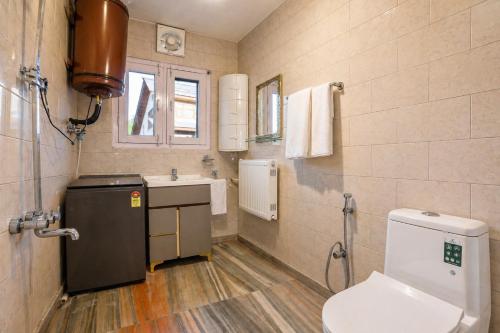 a bathroom with a toilet and a sink at Dar-e-Shafi in Srinagar
