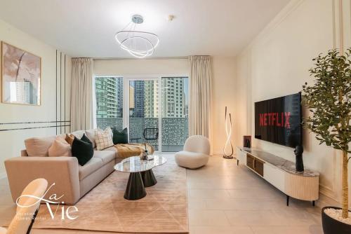 La Vie JBR - Exclusive Beach & Pool Access