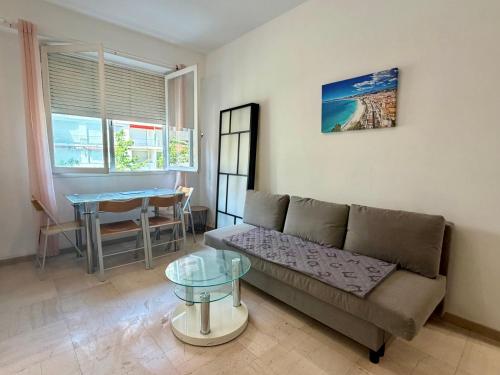 Grand studio de 30 m2 Promenade des Anglais - vue sur ville