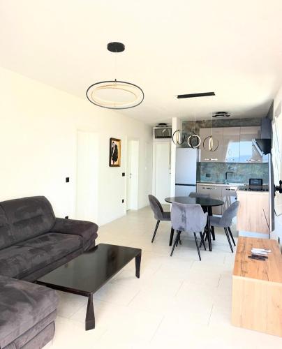 Apartment GV 2 with sea view and jacuzzi