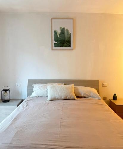 a bed in a bedroom with a picture on the wall at Mountain Getaway Panoramic View - Pets Welcome in Gromo