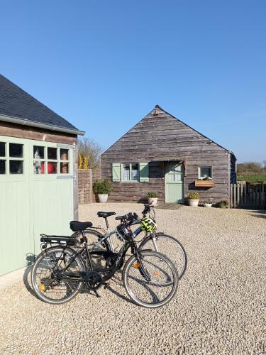 two bikes parked in front of a house at Charming Countryside Chalet in Mégrit