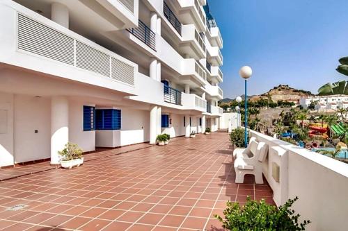 Duplex with Pool Garage Easy walk to the Sea