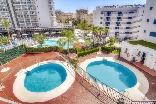 Duplex with Pool Garage Easy walk to the Sea