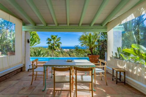 Artist's Villa Facing The Sea In Sierra Blanca