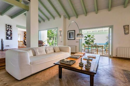 Artist's Villa Facing The Sea In Sierra Blanca