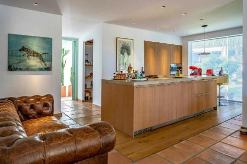 Artist's Villa Facing The Sea In Sierra Blanca