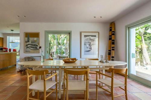 Artist's Villa Facing The Sea In Sierra Blanca