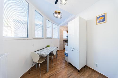 Zagreb 269 - 2 Bedroom Apartment - Parking - WiFi - Keybox entry - New - Monthly Rent - Modern