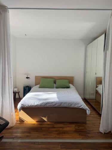 Bright appartment in Paris