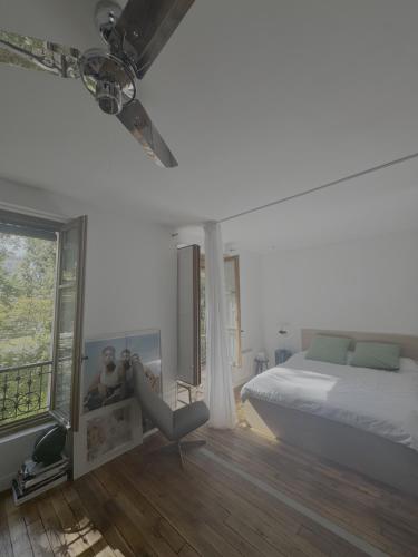 Bright appartment in Paris