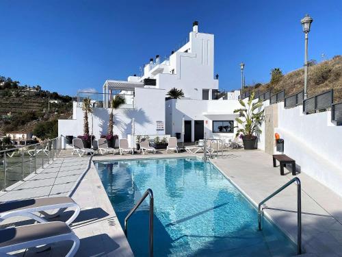 Penthouse Balcon del Mar Deluxe 4 - 3 Terraces, Heated Pool & Sea Views in Nerja