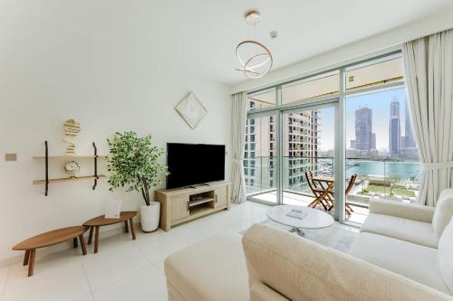 PVH - Sea View 1BR in Beach Vista with Balcony