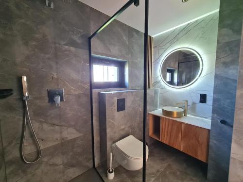 a bathroom with a shower with a toilet and a sink at Panorama Sudety in Nowa Bystrzyca