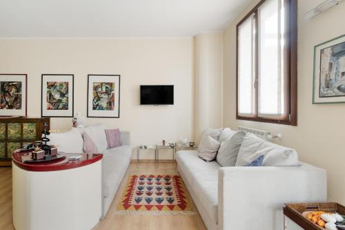 GuestHost - Comfy Terrace Flat NoLo & Pasteur MM1