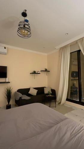 a living room with a bed and a couch at نسمة الخبر كورنيش اقامة رائعة وهادئة in Dammam