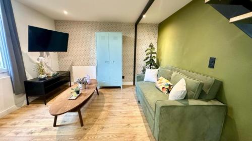63 Claire 2 2 Bedrooms Vaise Train Station
