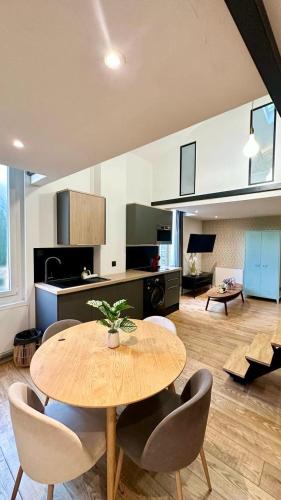 63 Claire 2 2 Bedrooms Vaise Train Station